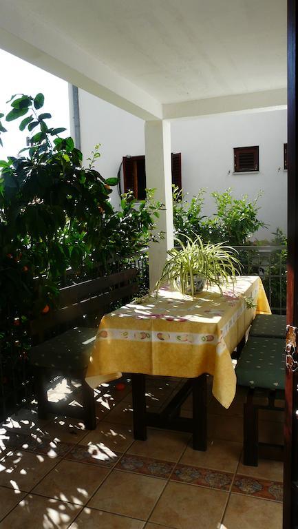 Guest House Zivkovic Sveti Stefan Ruang foto
