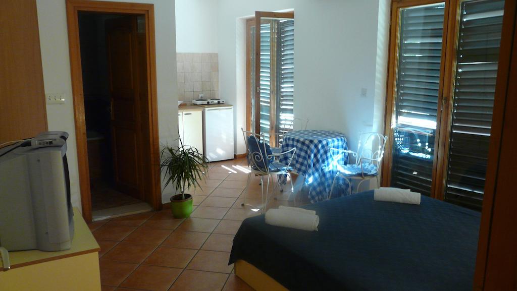 Guest House Zivkovic Sveti Stefan Ruang foto