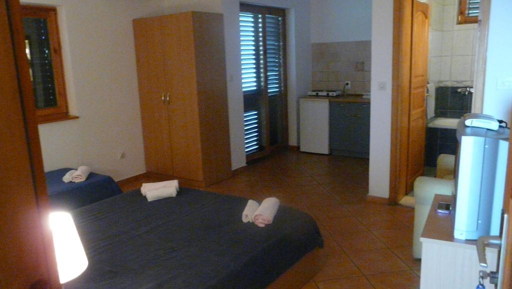 Guest House Zivkovic Sveti Stefan Ruang foto