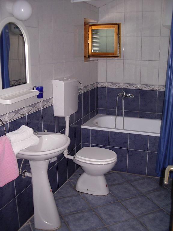 Guest House Zivkovic Sveti Stefan Bagian luar foto