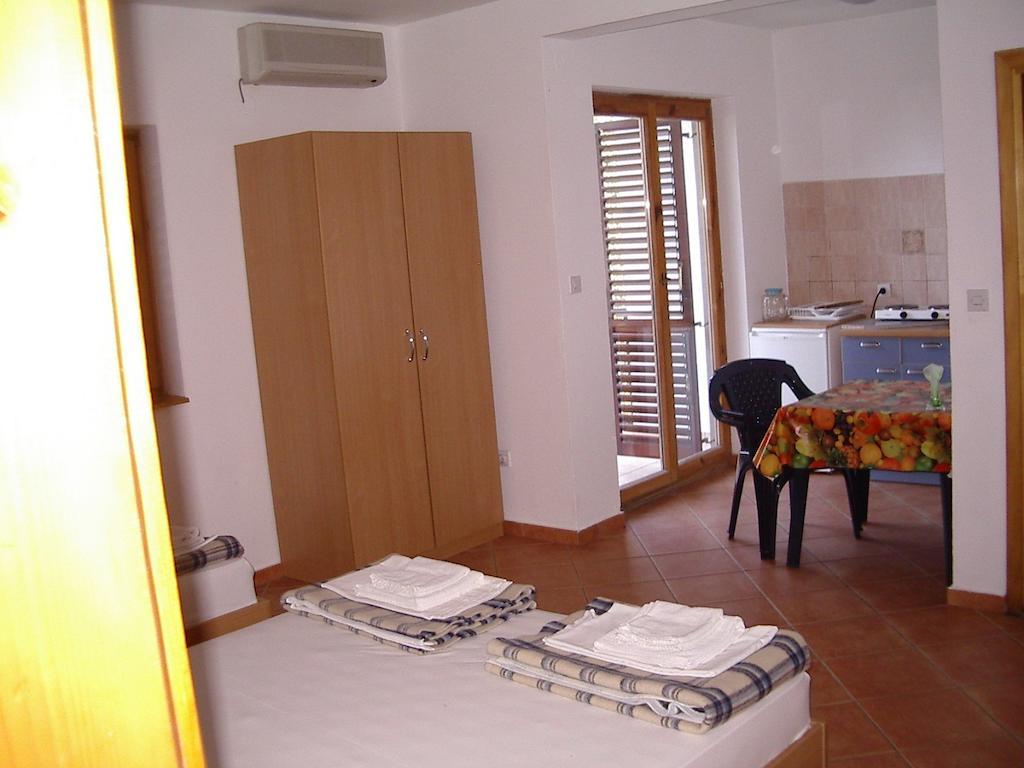 Guest House Zivkovic Sveti Stefan Ruang foto