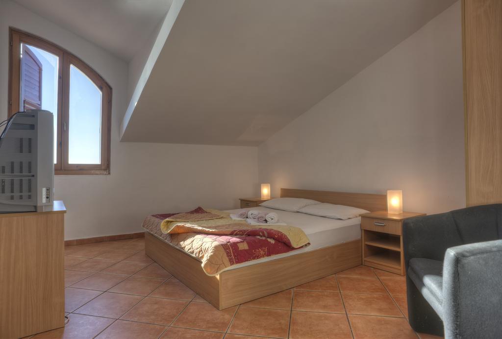 Guest House Zivkovic Sveti Stefan Bagian luar foto